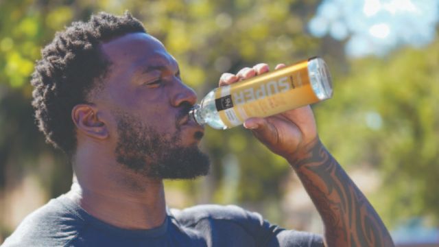 Former NFL Stars Dawkins and Willis Turn to Nirvana Super's Unique Drinks for Fitness After Retirement (2)