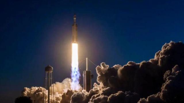 Historic Launch SpaceX's Falcon Heavy Rocket Sends X-37B into Space from Kennedy Space Center (1)