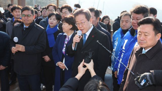 Shocking Attack Opposition Leader of South Korea Assaulted with Neck Stabbing in Busan (1)